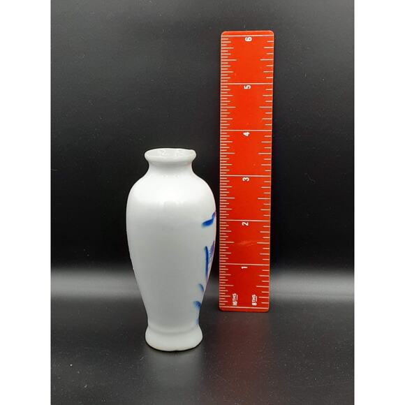 Vntg Chinese Landscape Painted Blue and White Small Vase 4" tall - Picture 6 of 6
